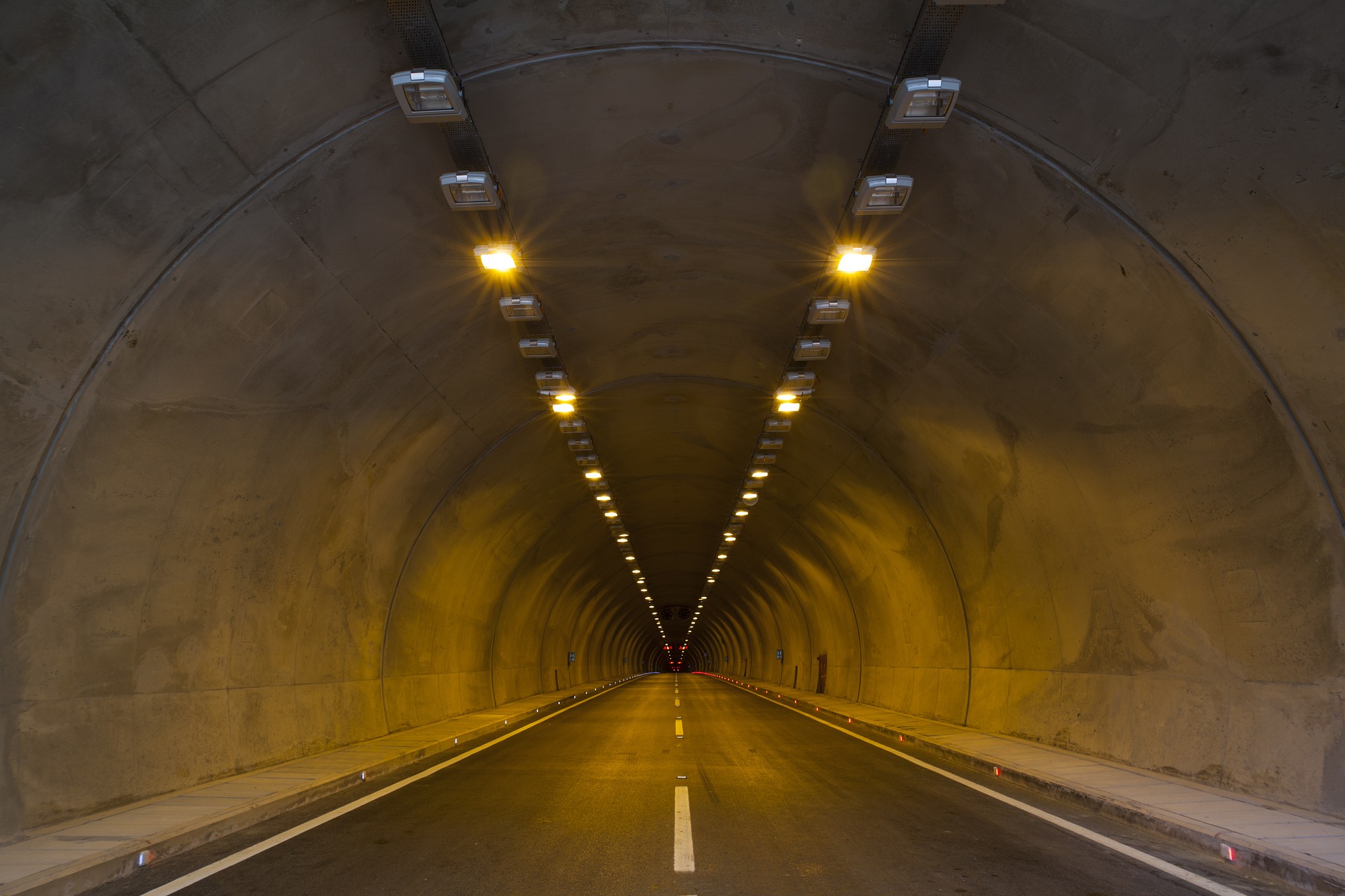tunnel-2325753_1920